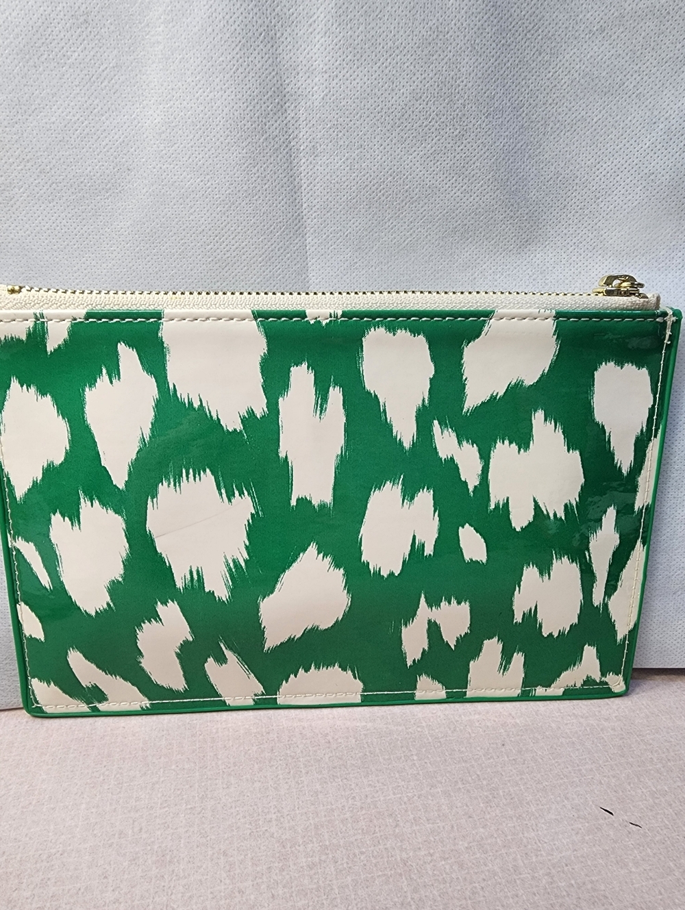 Kate Spade Painterly Cheetah Pouch With Pull Charm & Kate Spade Socks 3 Pair - Picture 6 of 7